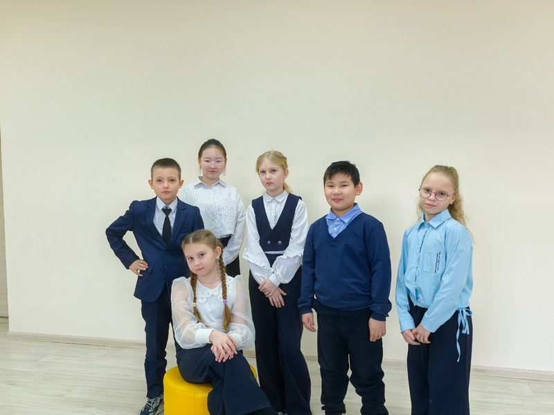 Изображения школьная формы для учащихся 1-4 классов.