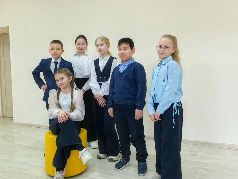 Изображения школьная формы для учащихся 1-4 классов.